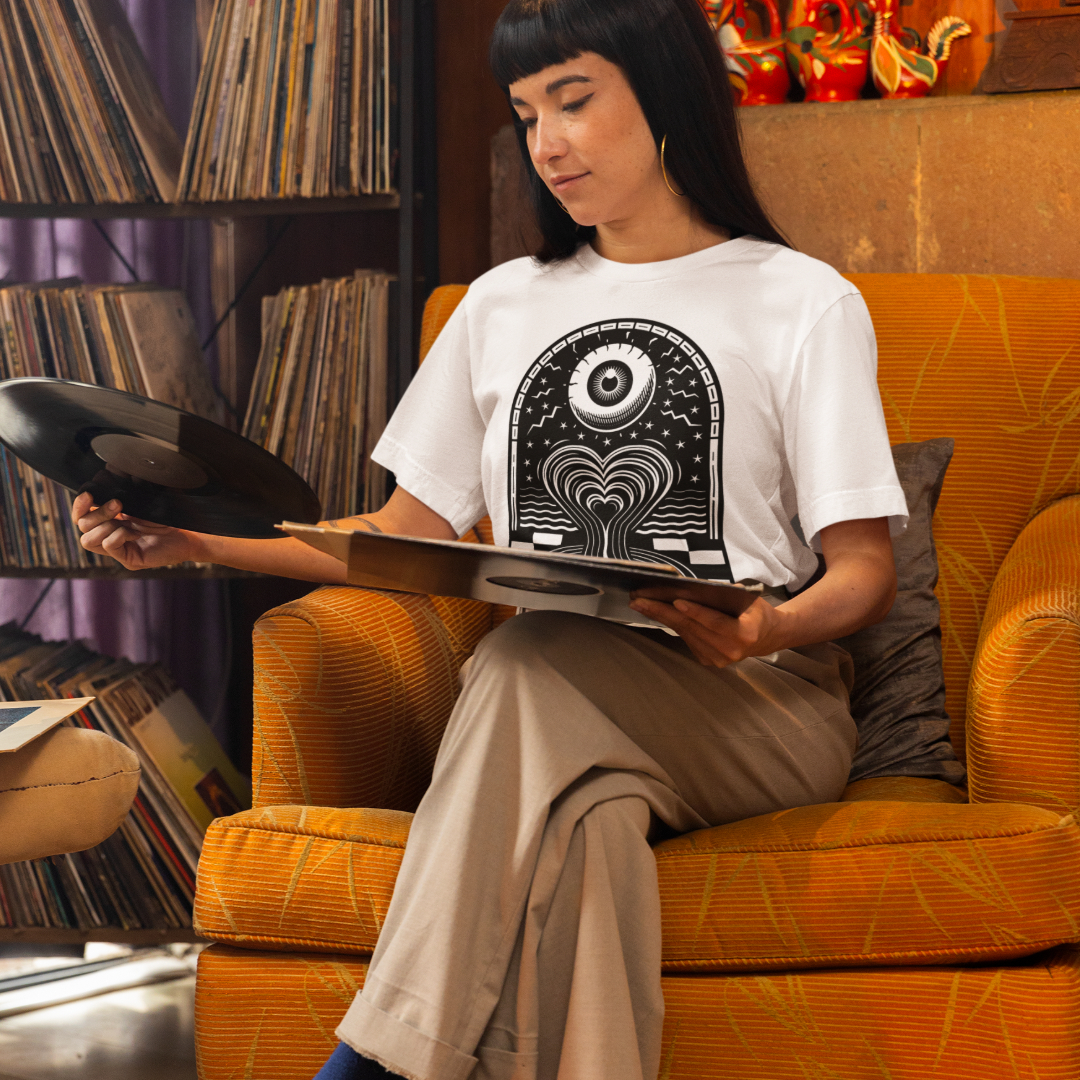 Women-Holding-Vinyl-Records-with-the-I-Heart-Vinyl-T-Shirt-Design