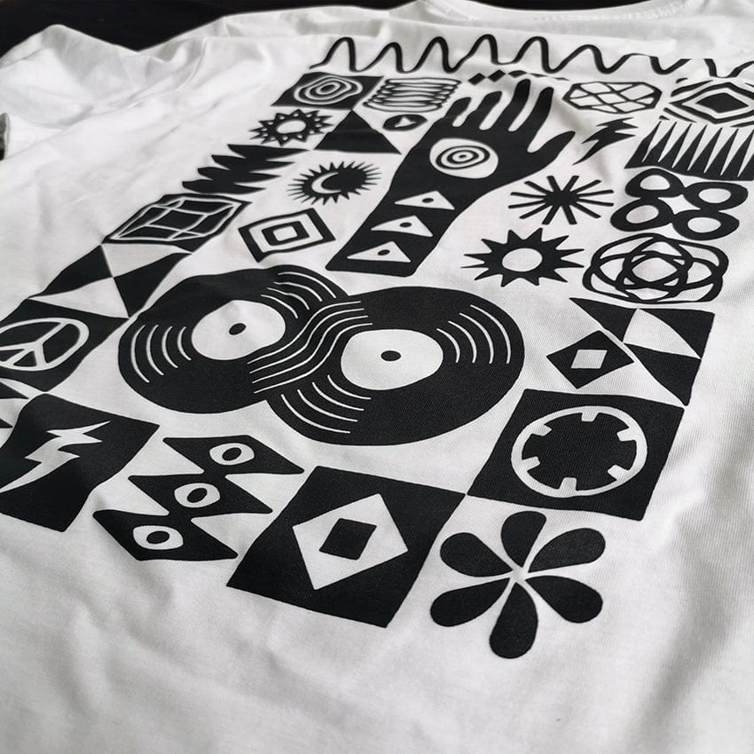 Camiseta con ruido jeroglífico