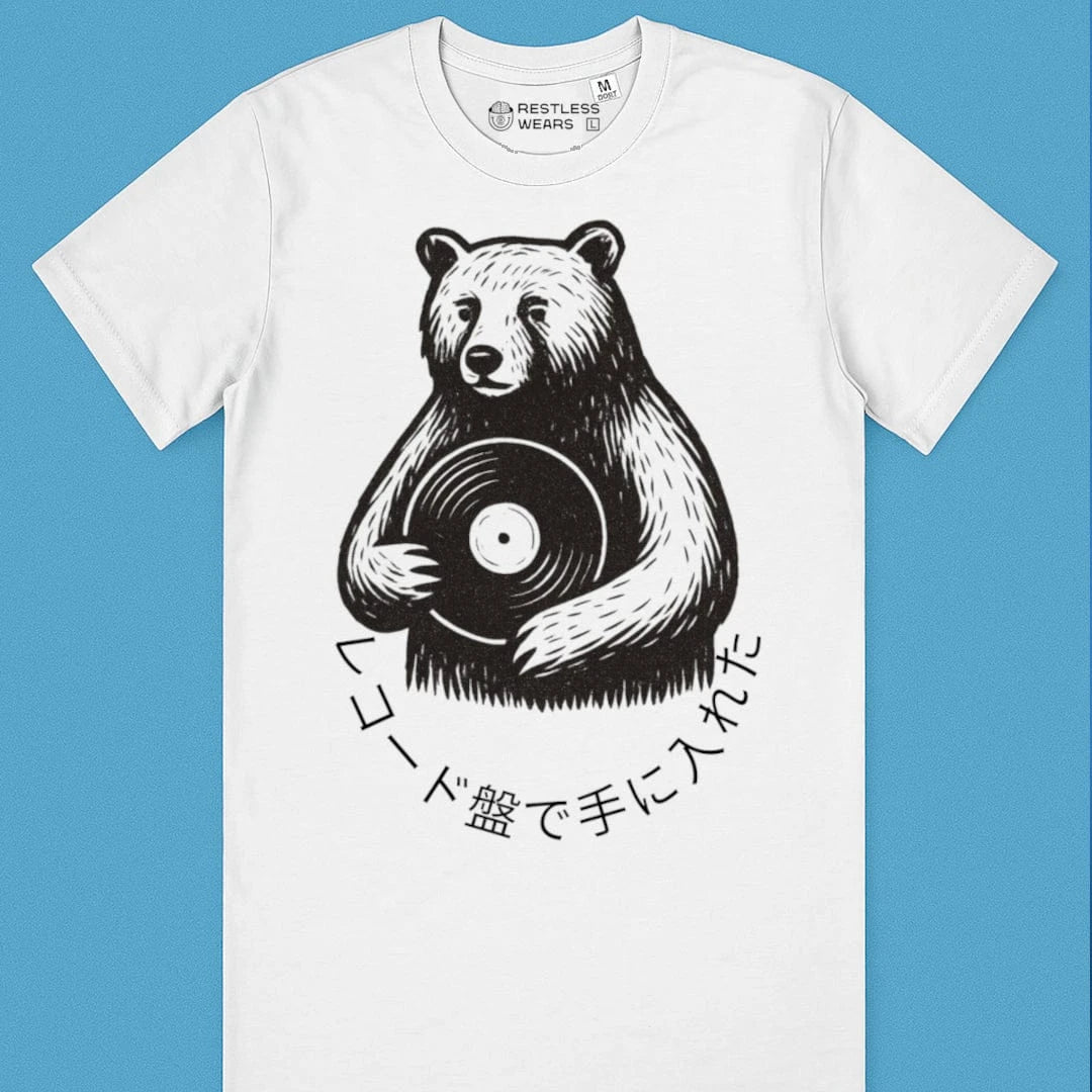 Camiseta de vinilo con texto en japonés.